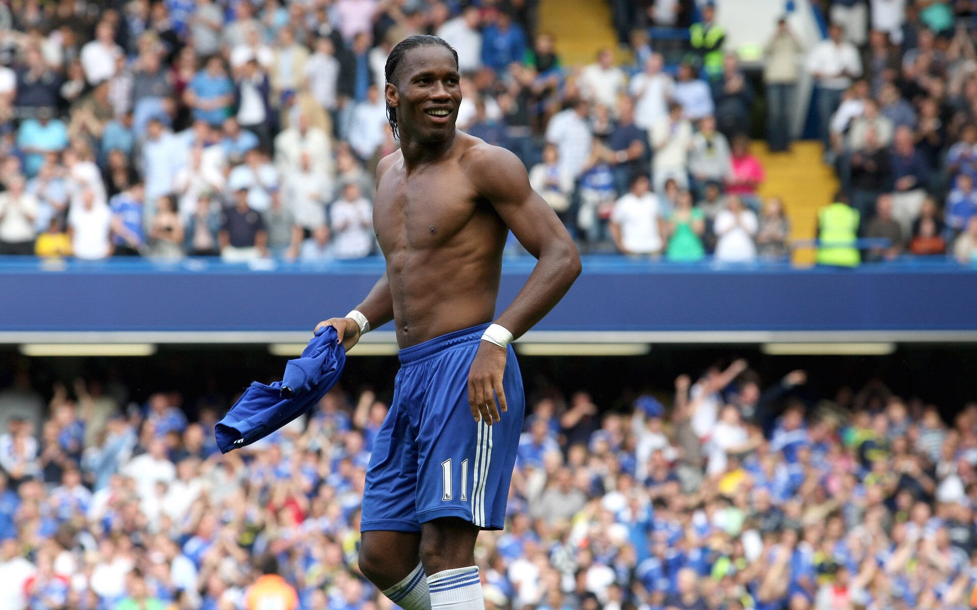 球员场上高光表现回顾，球员高尚资料